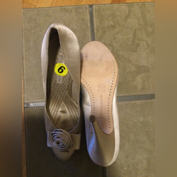 Etienne Aigner satin pumps. - Picture 5 of 8